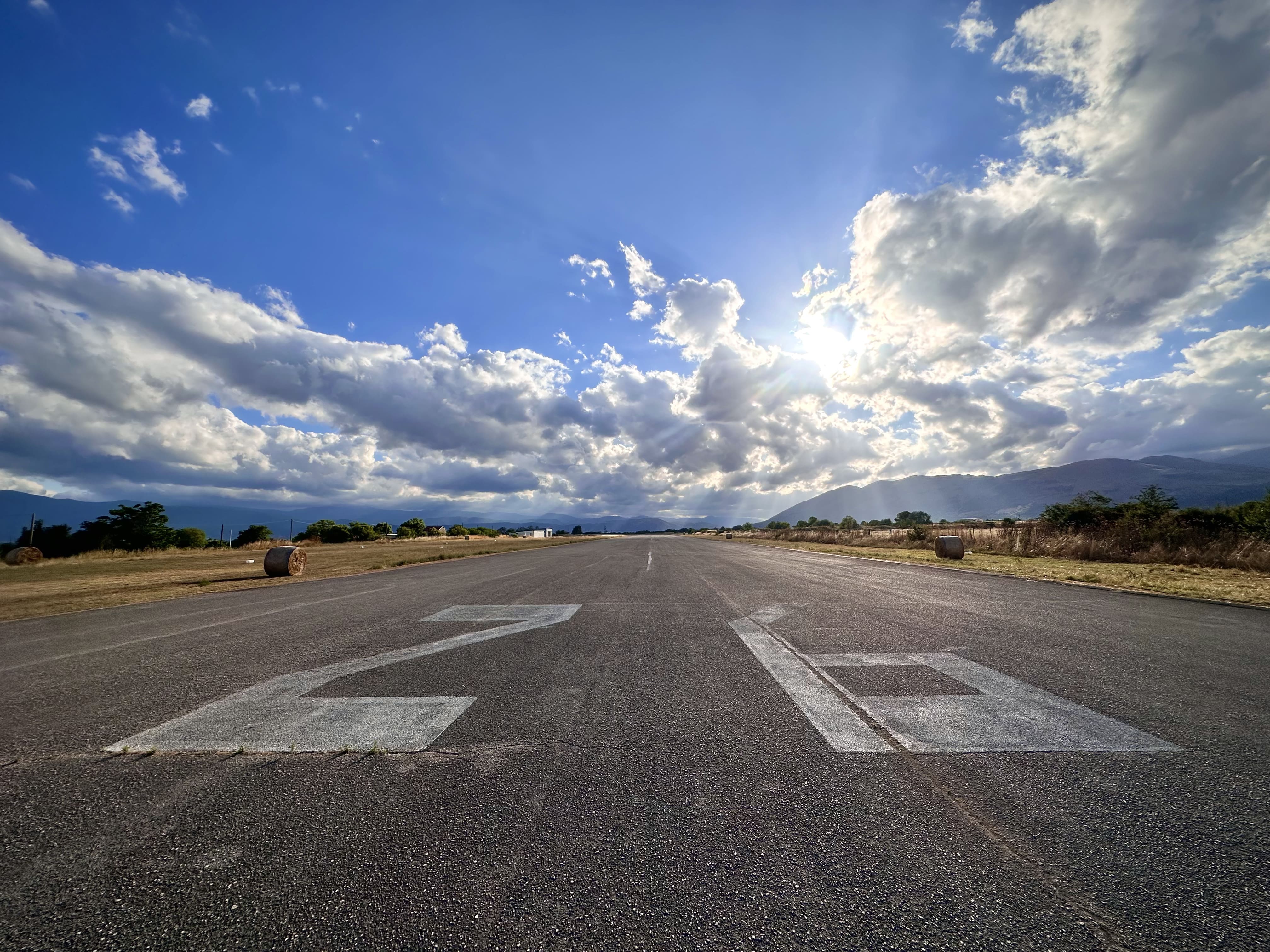 Pista dell'aviosuperficie LIAH al tramonto